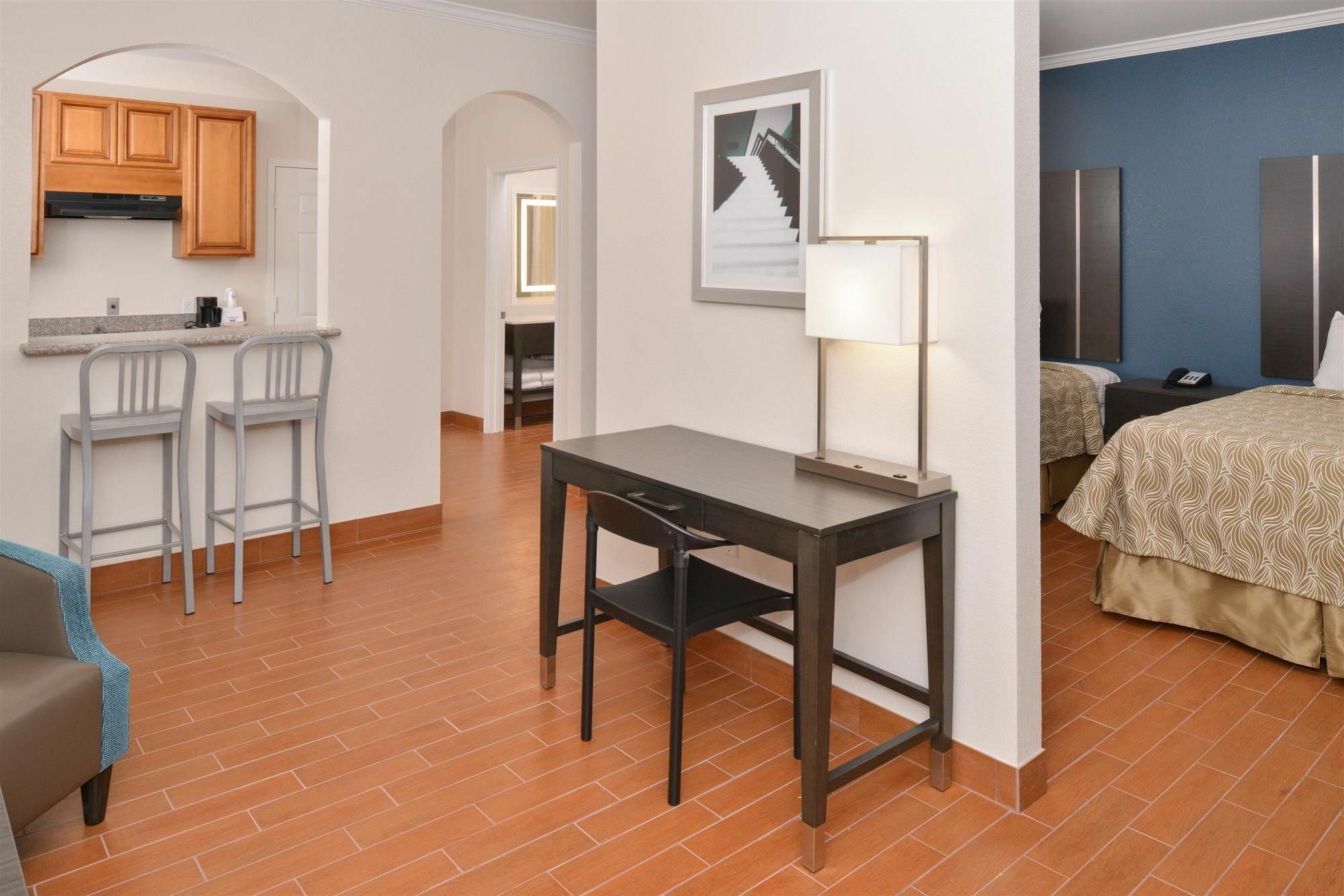 Regency Inn & Suites- Nw Houston Jersey Village Екстер'єр фото