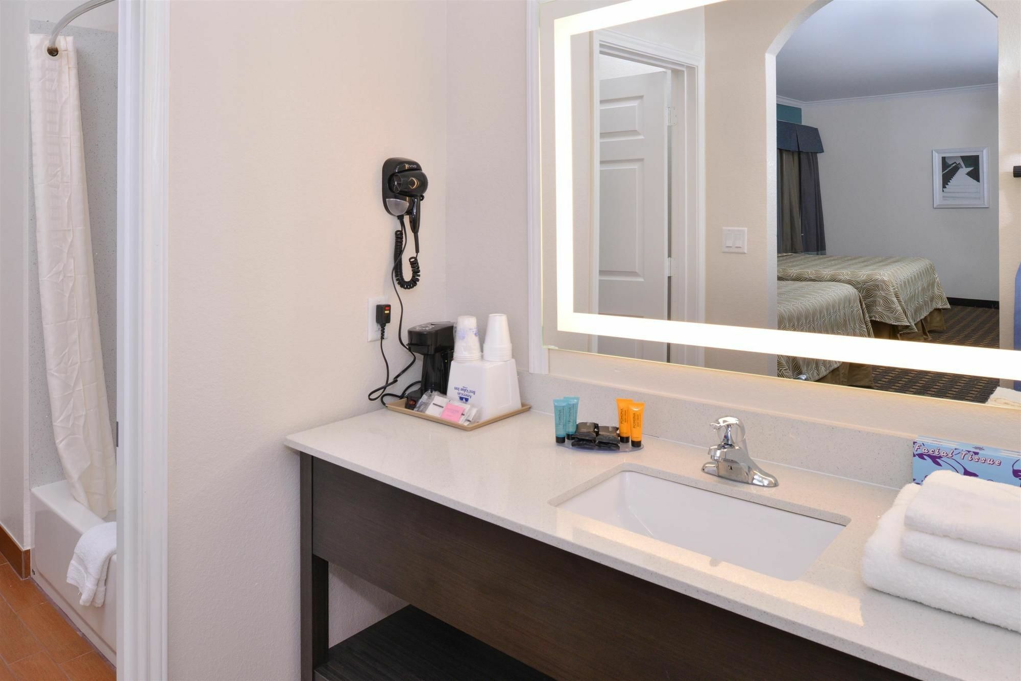 Regency Inn & Suites- Nw Houston Jersey Village Екстер'єр фото